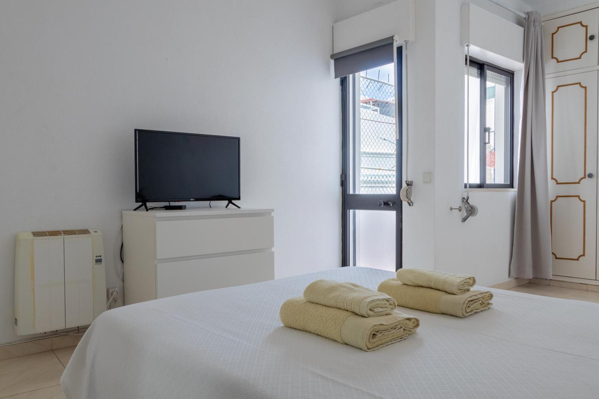 Blife Martinya House - Private Rooms And Apartments Olhão Exterior photo